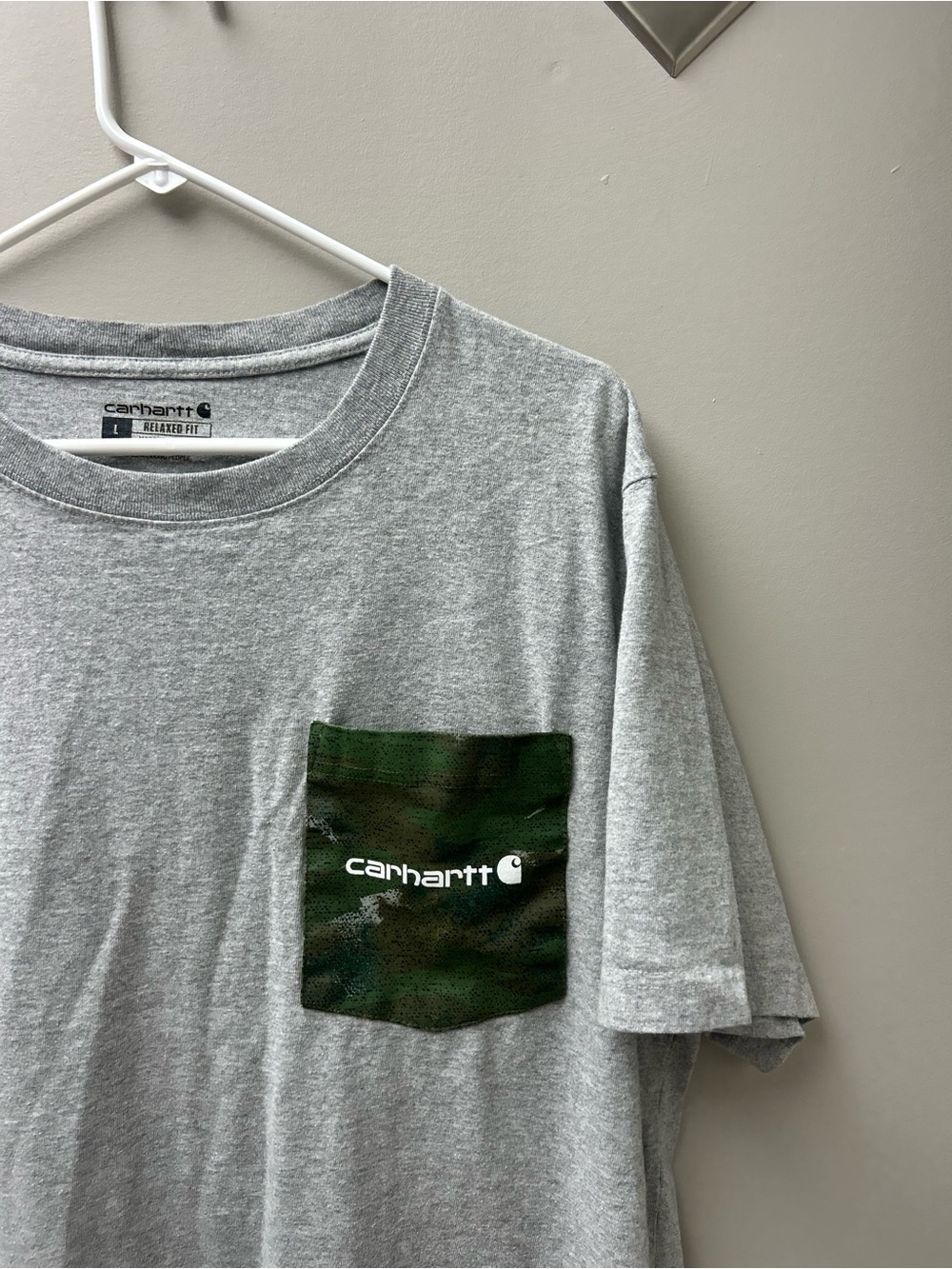 Carhartt Men’s Heathered Grey w/ Camo Pocket T Shirt - Picture 2 of 5